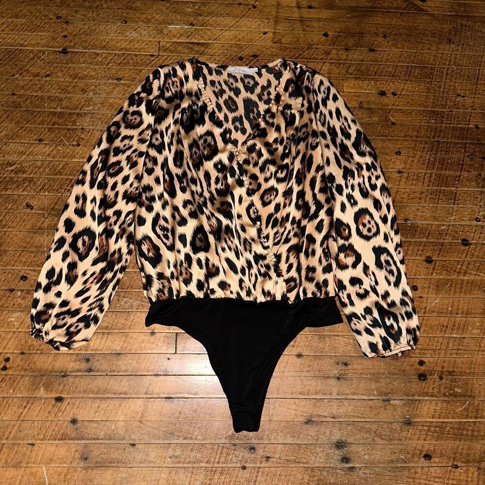 Katie Sturino Stitchfix leopard print flowy M bodysuit